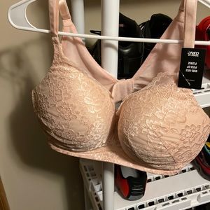 Brand new can’t fit in it . 42 D tags still on